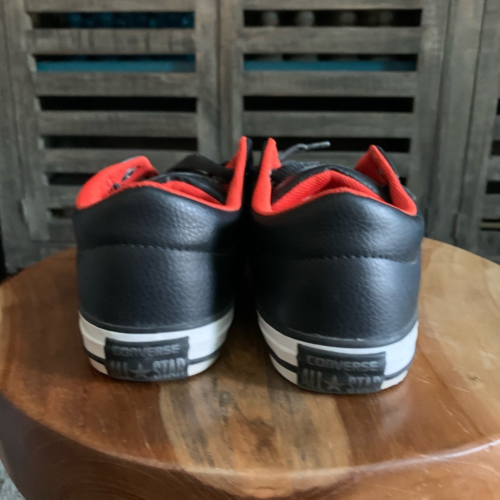 Boys Leather Converse (Chucks) sz 4 - Picture 2 of 6